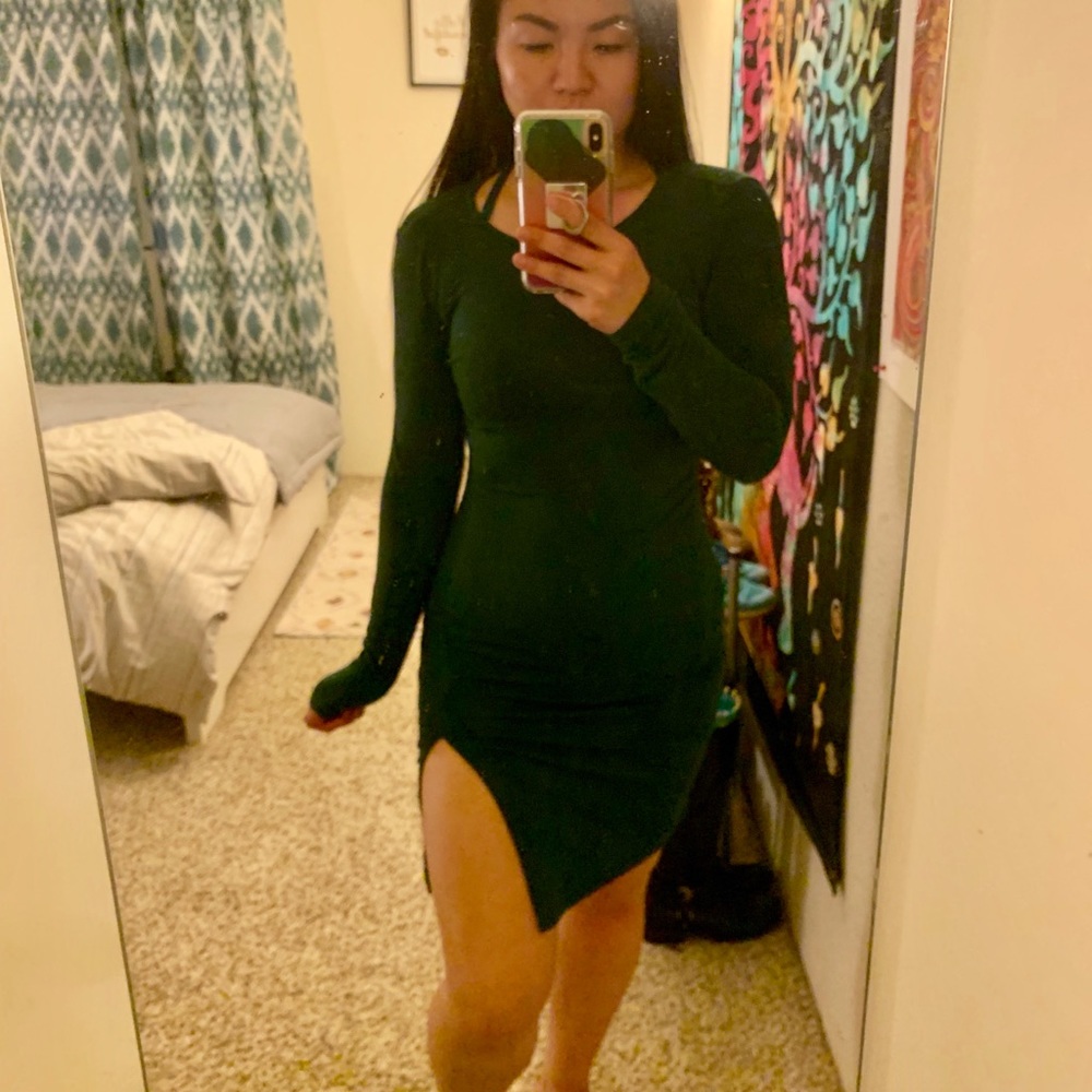 Dark green long-sleeve tight dress